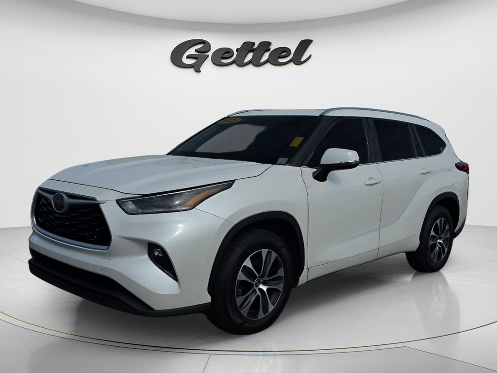Used 2021 Toyota Highlander XLE image 1