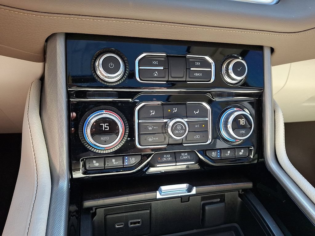 Used 2021 GMC Yukon Denali w/ Denali Premium Package AWD/4WD image 16