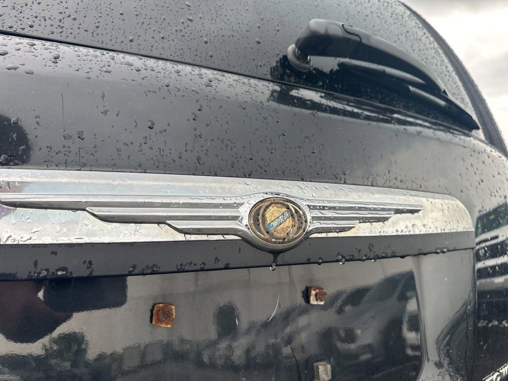 Used 2010 Chrysler Town & Country LX FWD image 8