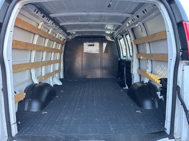 Used 2022 Chevrolet Express 2500 w/ Driver Convenience Package image 6