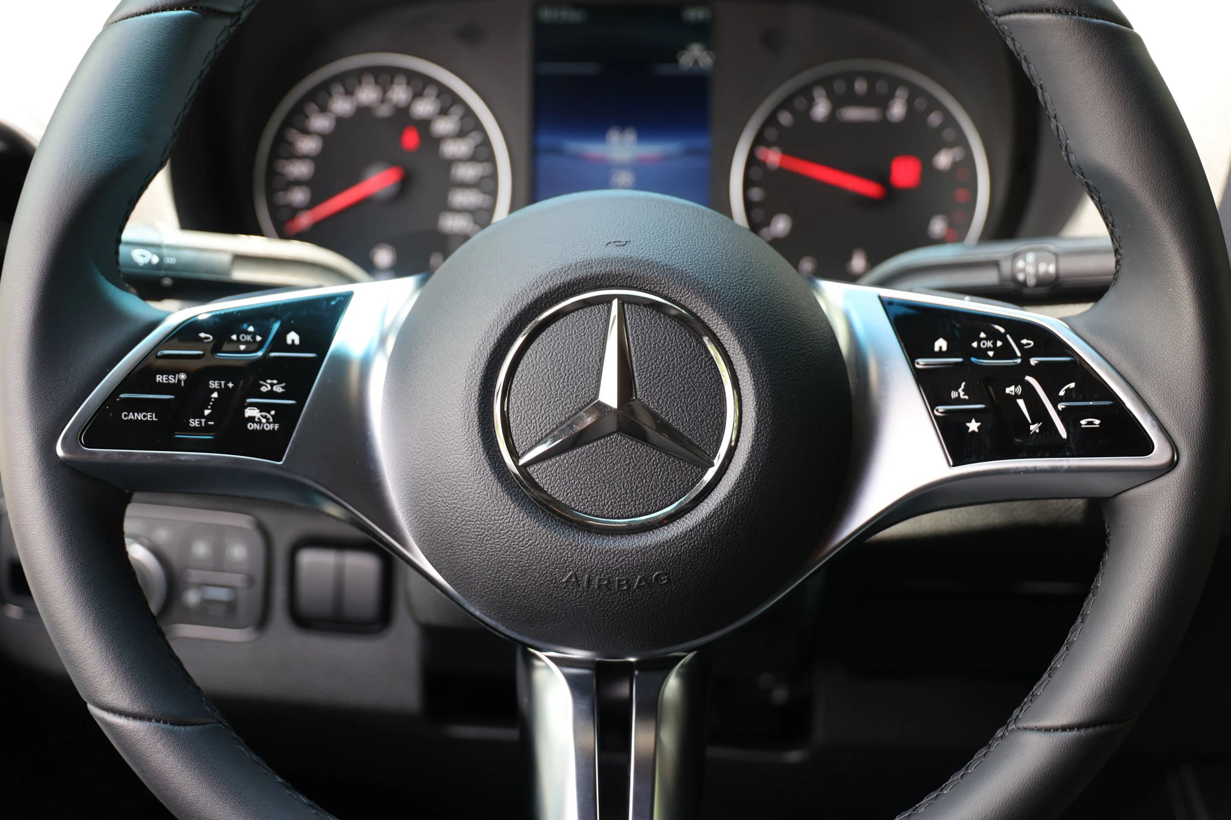 Used 2025 Mercedes-Benz Sprinter 2500 image 12