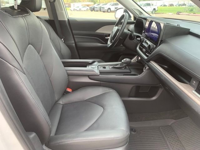 Used 2024 Toyota Grand Highlander Limited image 32