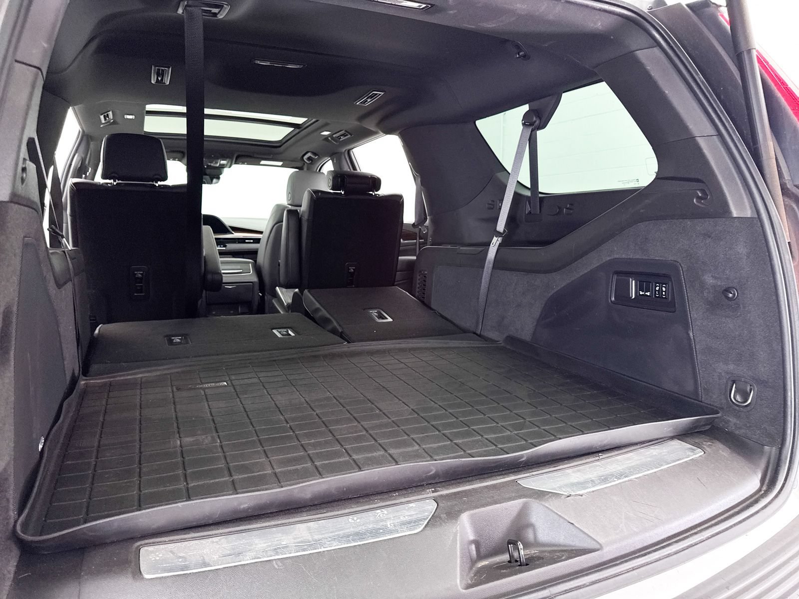 Used 2021 Cadillac Escalade ESV Premium Luxury AWD/4WD image 38