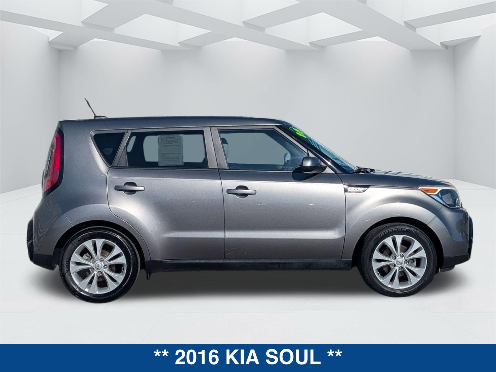 Used 2016 Kia Soul + video 3