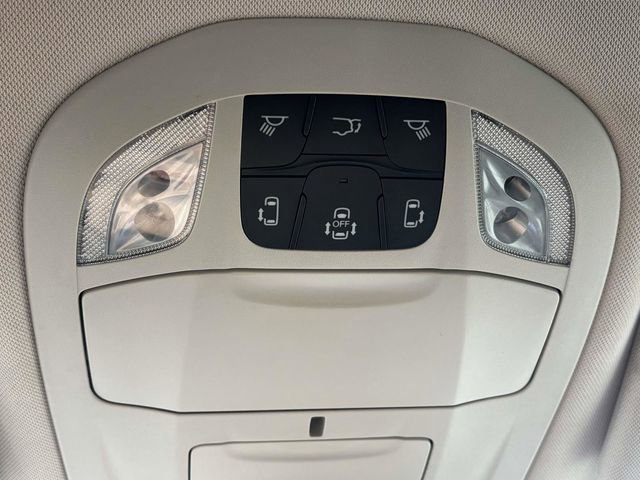 Used 2023 Chrysler Pacifica Touring-L FWD image 18