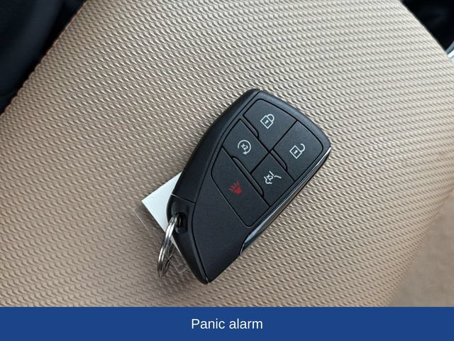 Used 2025 Chevrolet Equinox ACTIV w/ Safety and Technology Package AWD/4WD image 25