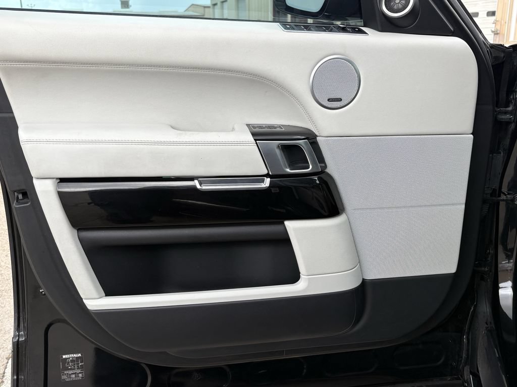 Used 2015 Land Rover Range Rover HSE AWD/4WD image 10