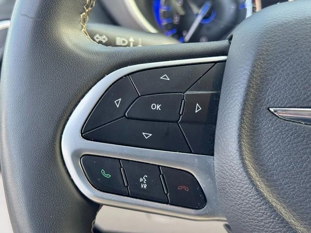 Used 2024 Chrysler Pacifica Touring-L FWD image 22