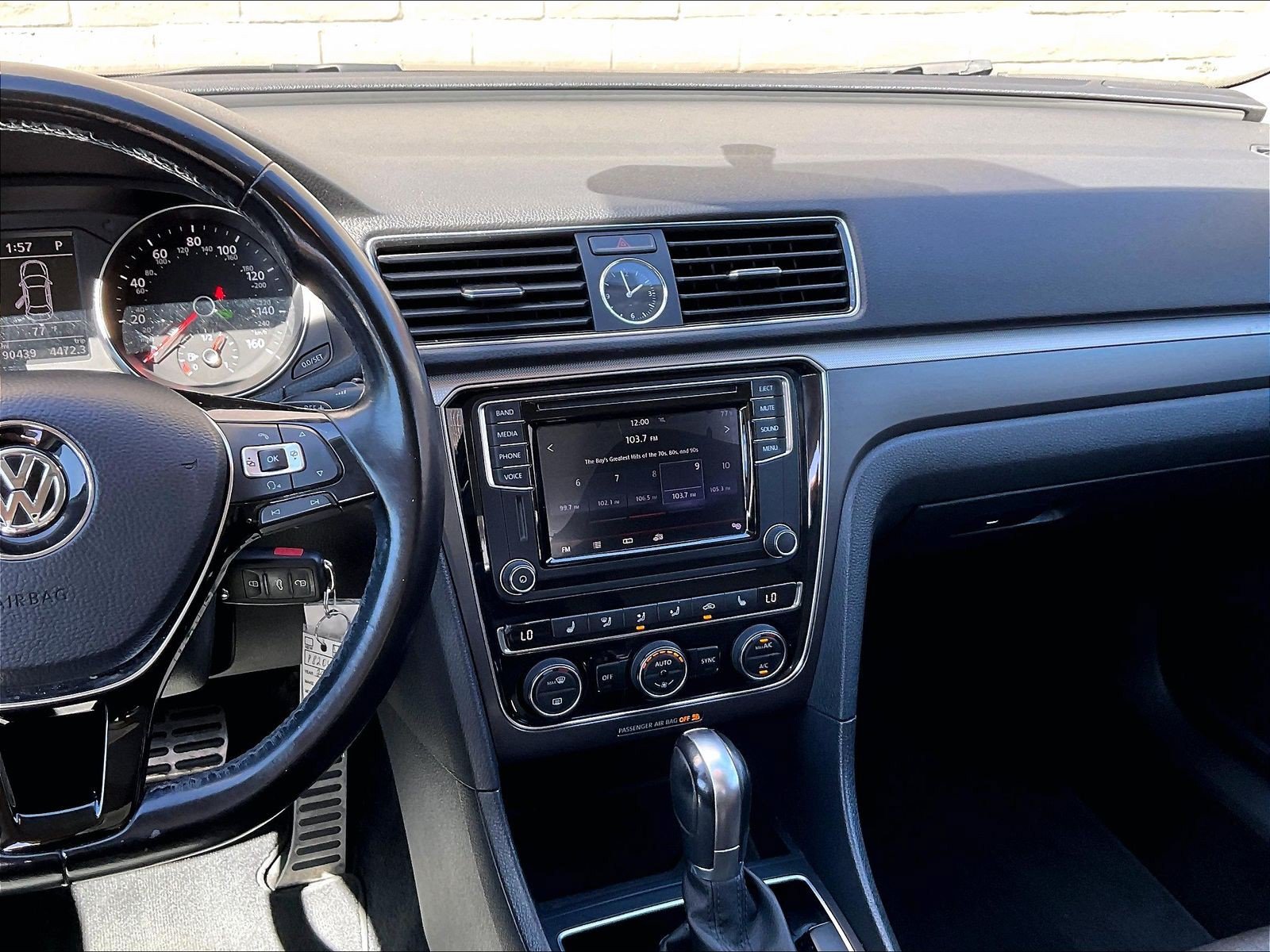 Used 2017 Volkswagen Passat 1.8T R-Line FWD image 5