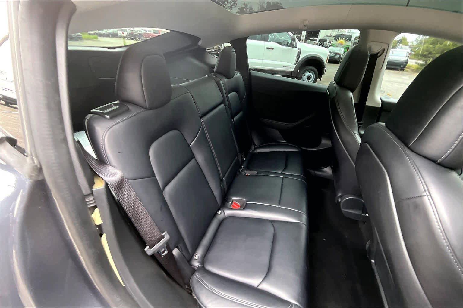 Used 2022 Tesla Model Y Long Range AWD/4WD image 19