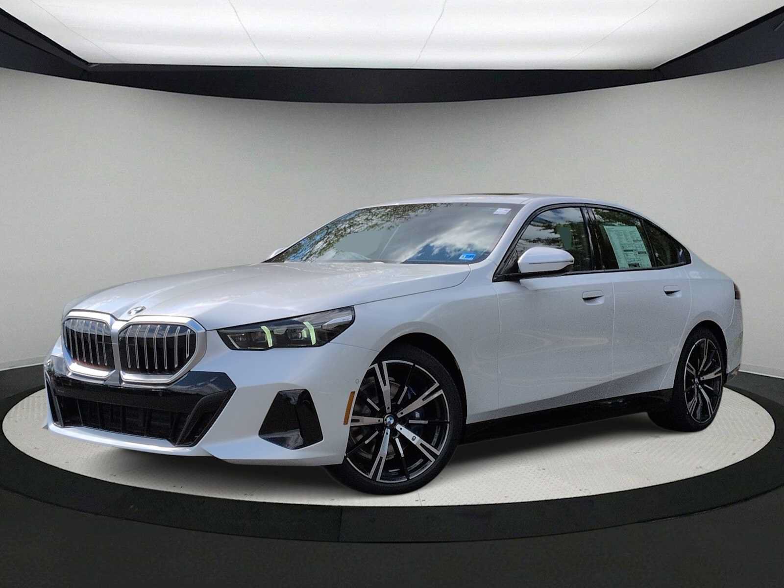 Used 2027 BMW 530i xDrive w/ M Sport Package AWD/4WD image 1