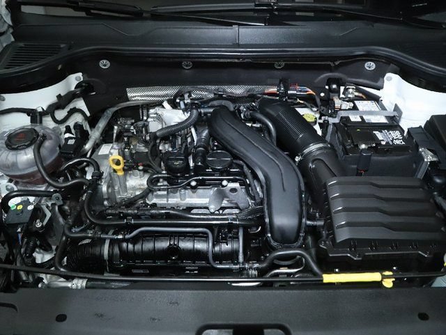 Certified 2025 Volkswagen Taos SEL AWD/4WD image 37