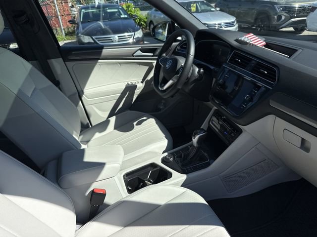 Used 2024 Volkswagen Tiguan SE R-Line image 27