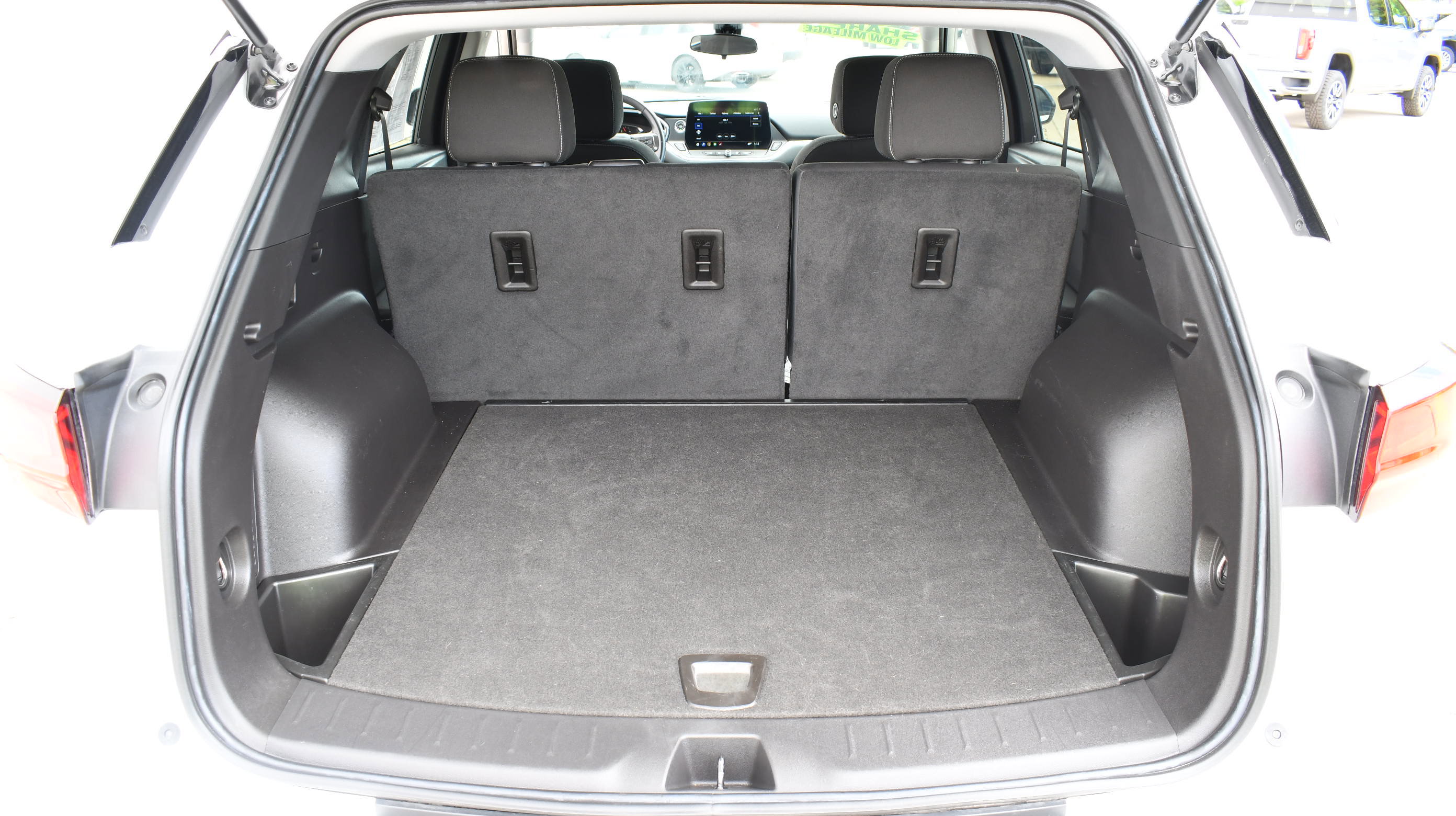 Used 2023 Chevrolet Blazer LT FWD image 8