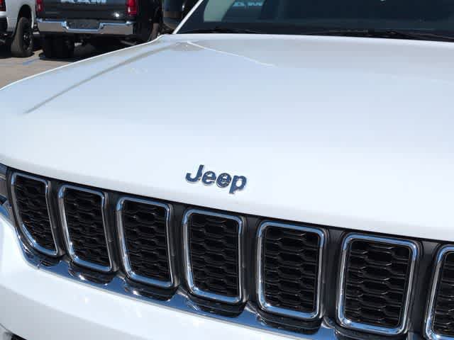 Certified 2023 Jeep Grand Cherokee Laredo AWD/4WD image 12