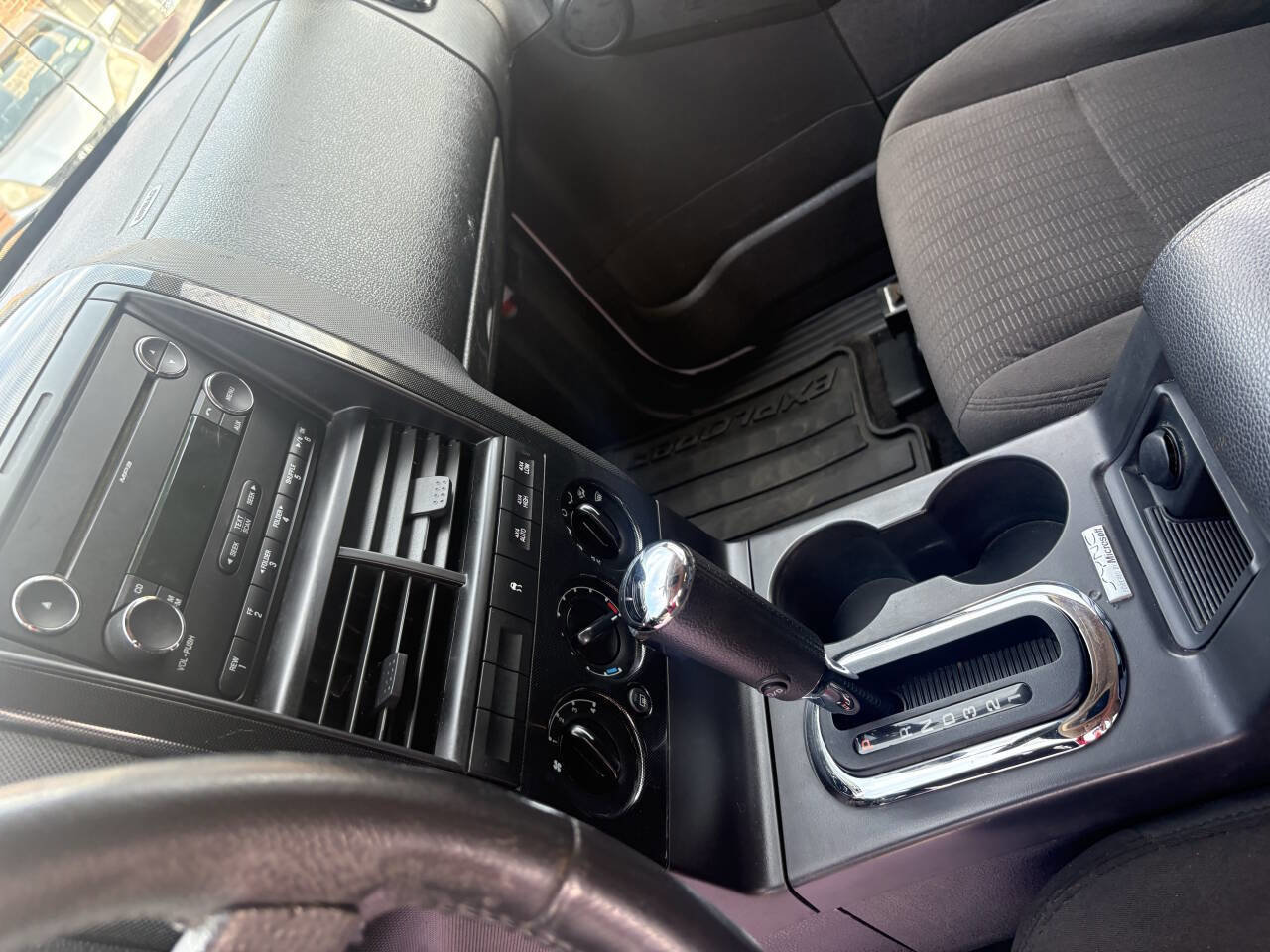 Used 2010 Ford Explorer XLT image 23