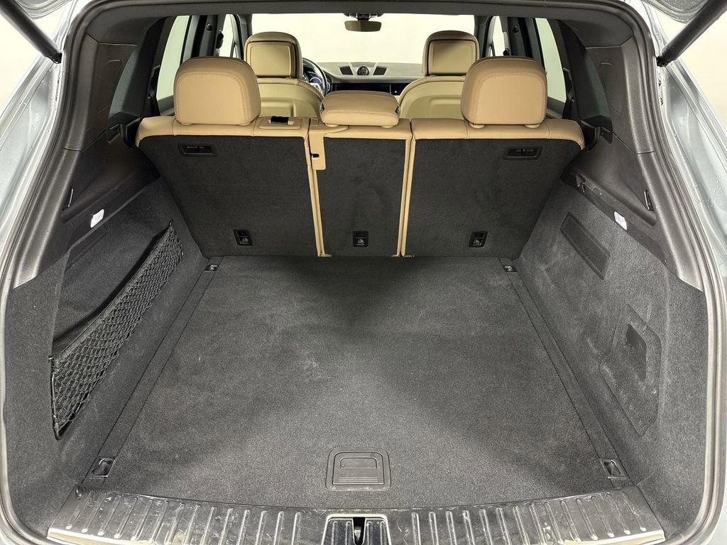 Certified 2023 Porsche Cayenne Platinum Edition image 21