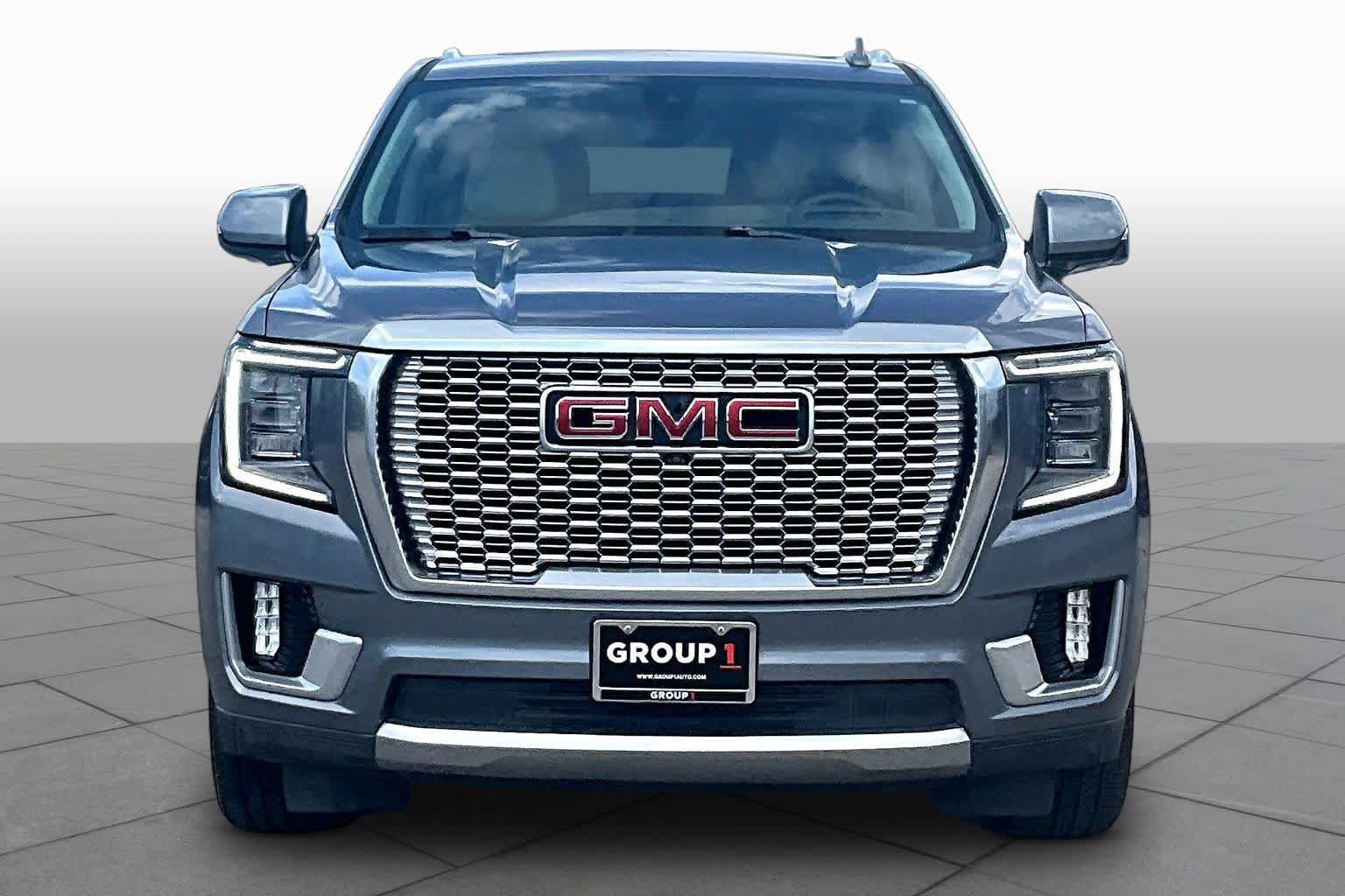 Used 2021 GMC Yukon XL Denali w/ Denali Premium Package RWD image 4
