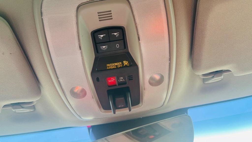 Used 2018 Volvo V60 T5 Cross Country w/ Convenience Package image 16