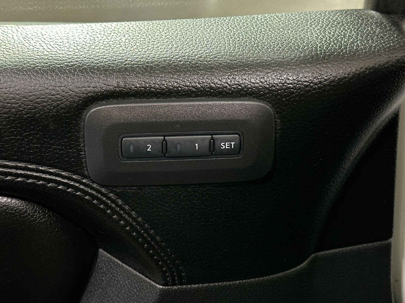 Used 2015 Nissan Armada Platinum image 17