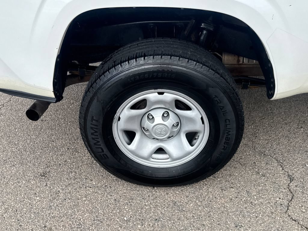 Used 2022 Toyota Tacoma SR5 RWD image 39