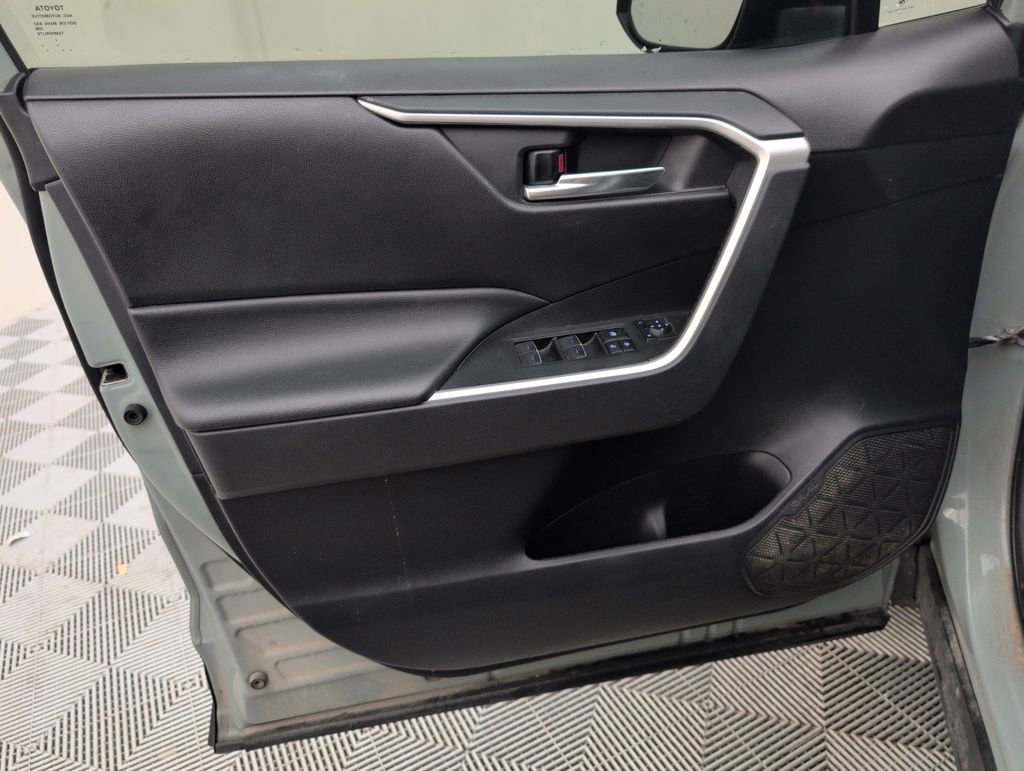 Used 2022 Toyota RAV4 XLE image 35