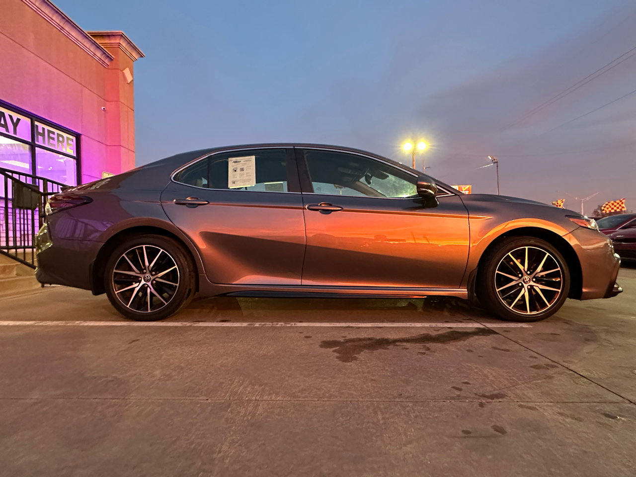 Used 2023 Toyota Camry SE image 4