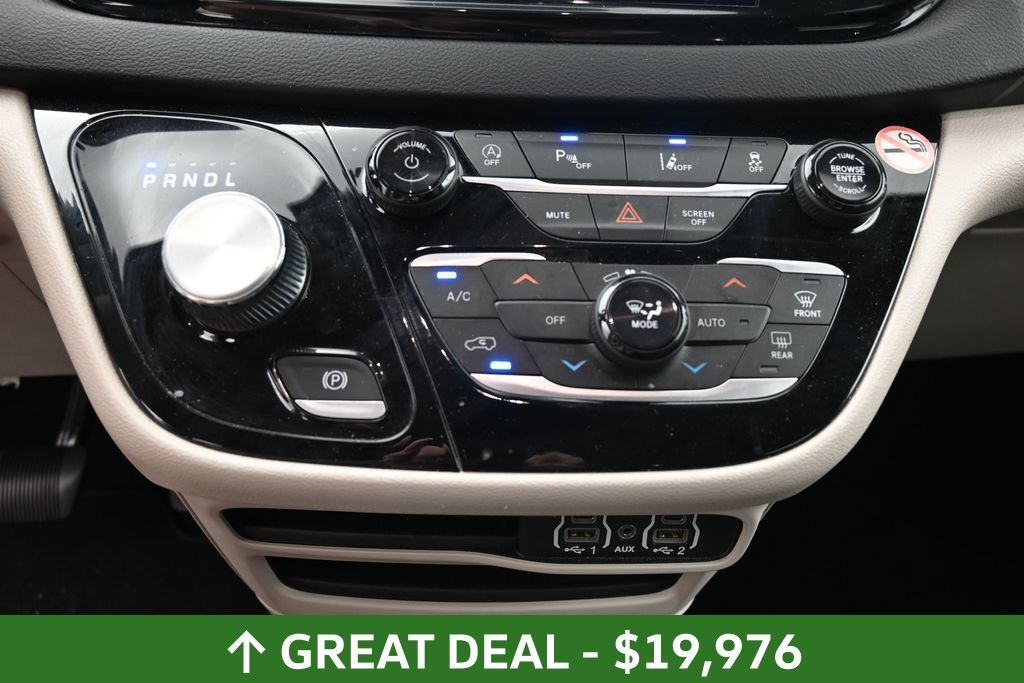 Used 2023 Chrysler Pacifica Touring-L FWD image 27