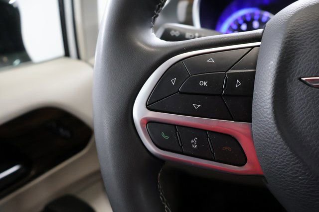 Used 2023 Chrysler Pacifica Limited FWD image 17
