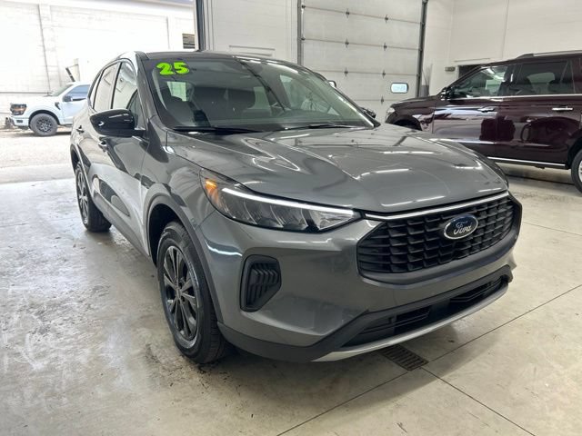 Used 2025 Ford Escape Active AWD/4WD image 3