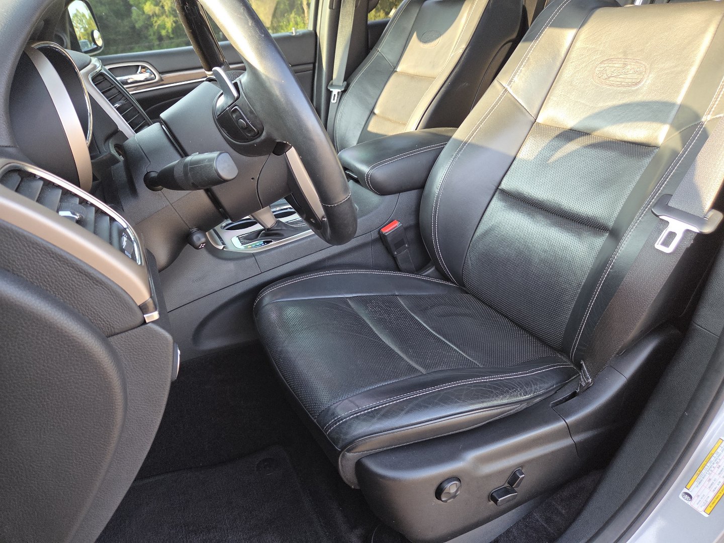 Used 2016 Jeep Grand Cherokee Overland RWD image 24