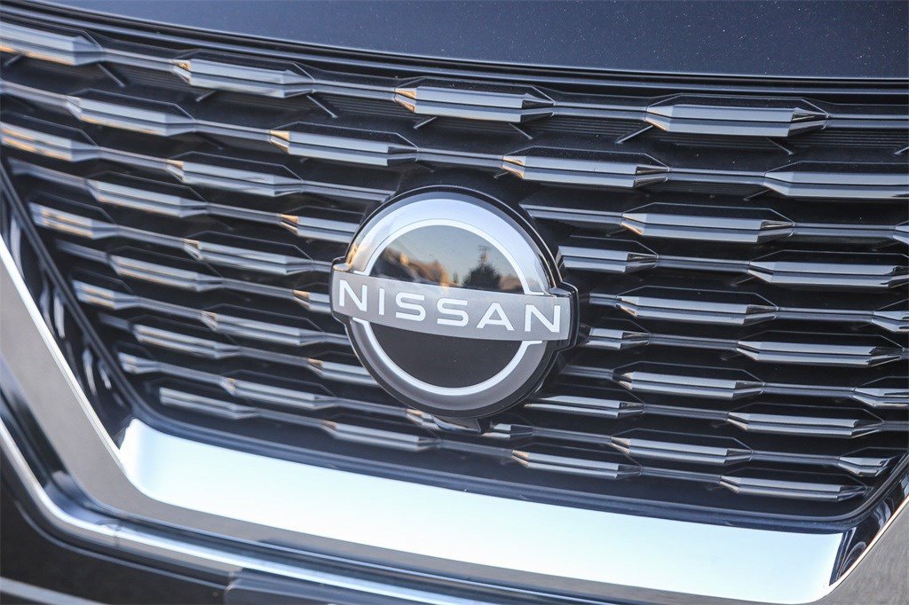 Used 2023 Nissan Rogue SV image 5
