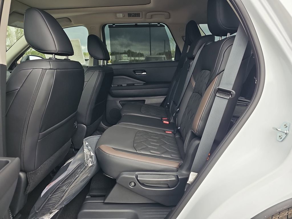 New 2026 Nissan Pathfinder Platinum w/ Cargo Package image 19