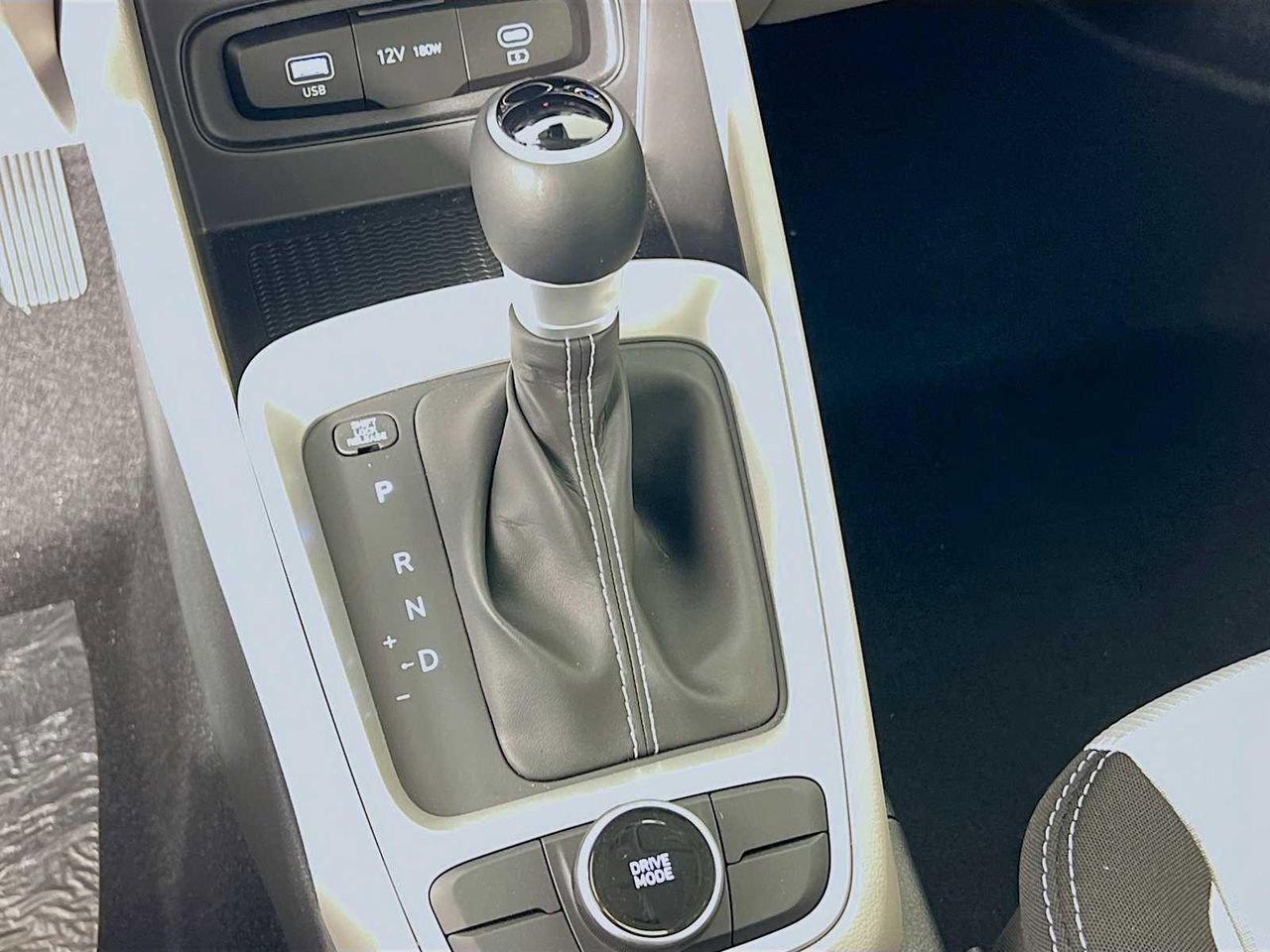 New 2025 Hyundai Venue SEL image 12