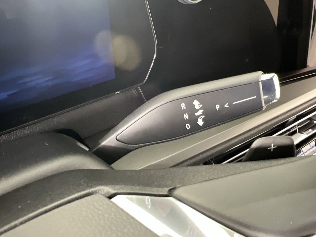 Certified 2025 Chevrolet Traverse LT w/ Sun and Wheel Package image 17