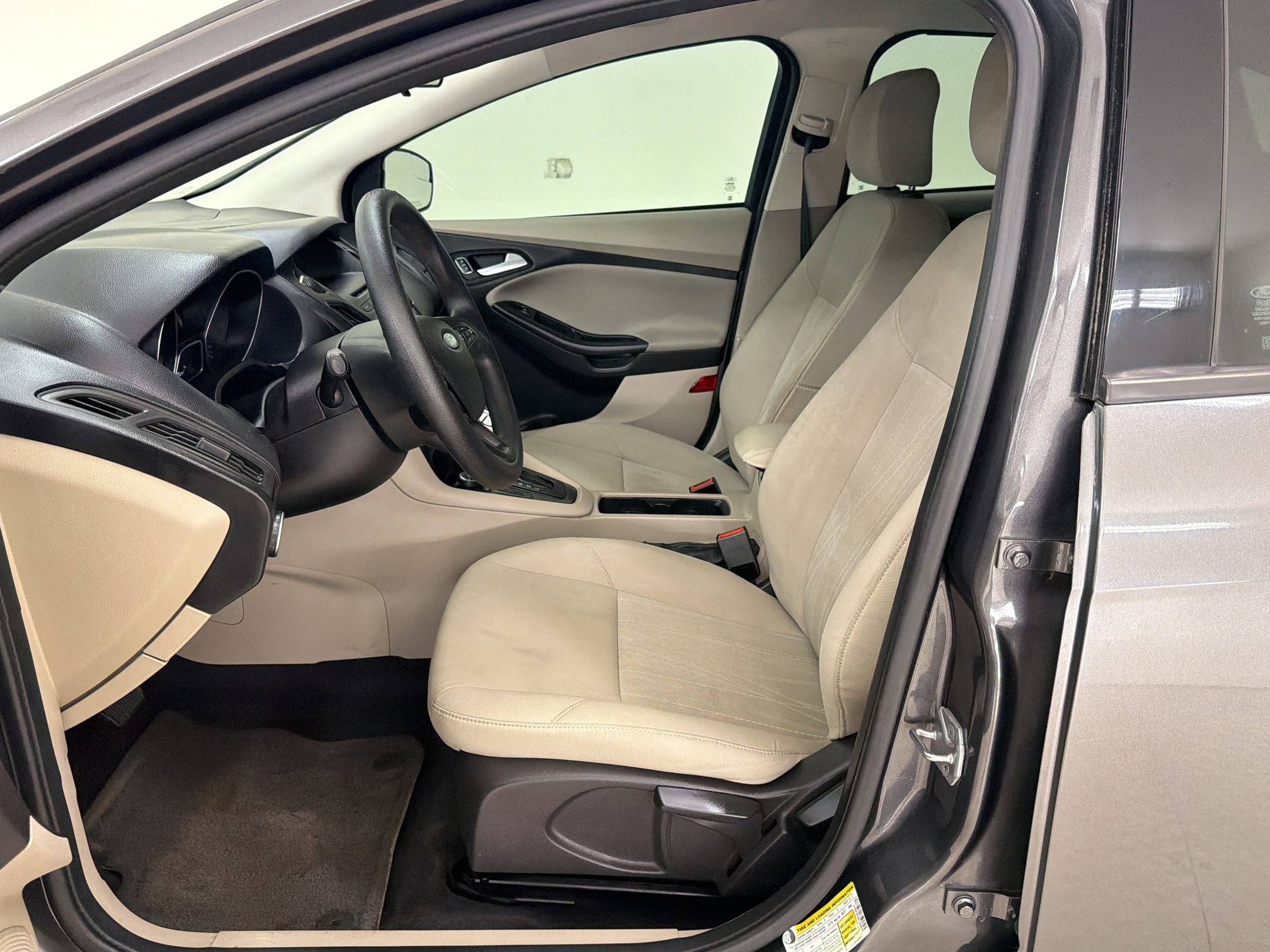 Used 2015 Ford Focus SE FWD image 5