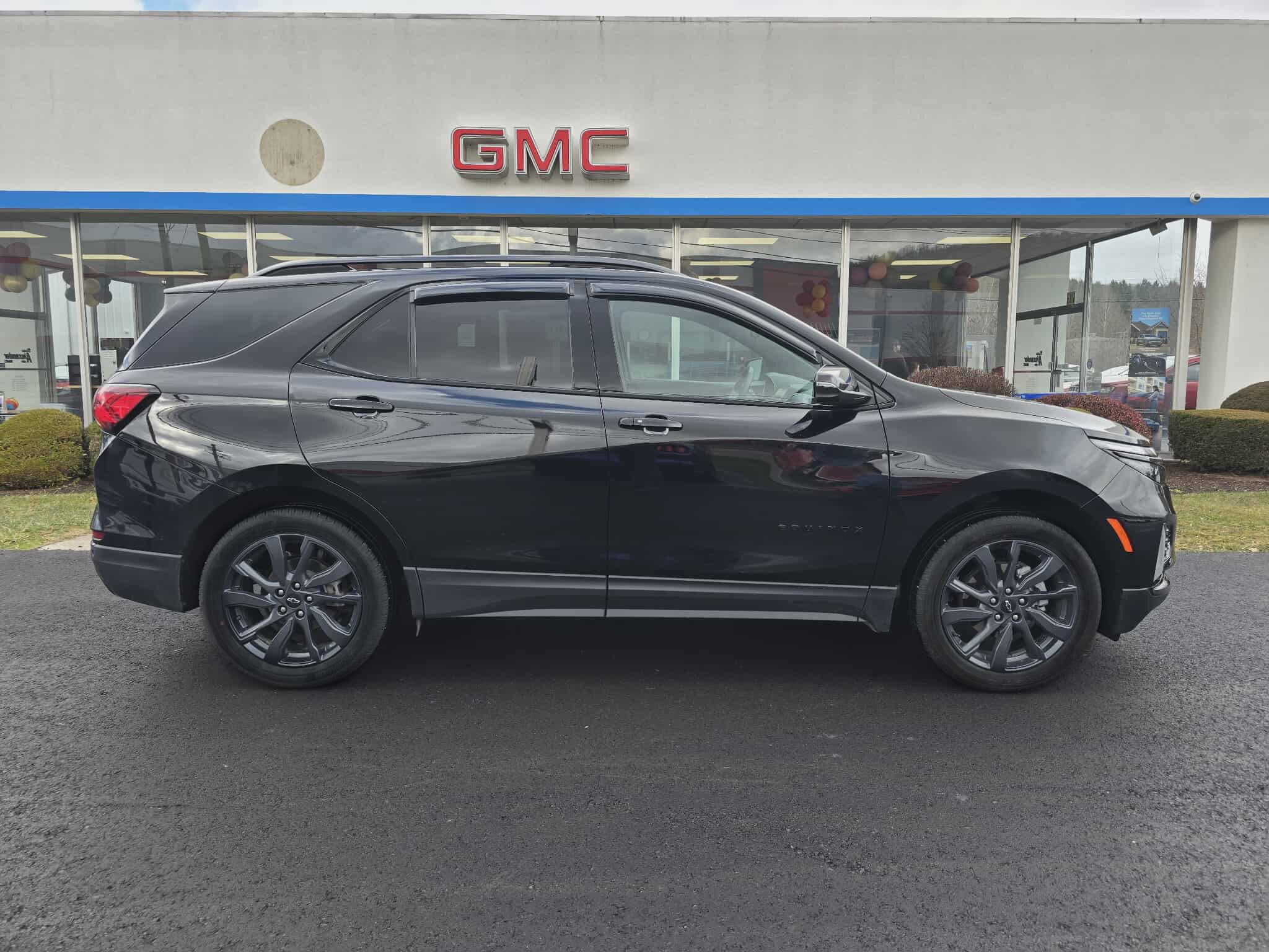 Used 2024 Chevrolet Equinox RS image 2