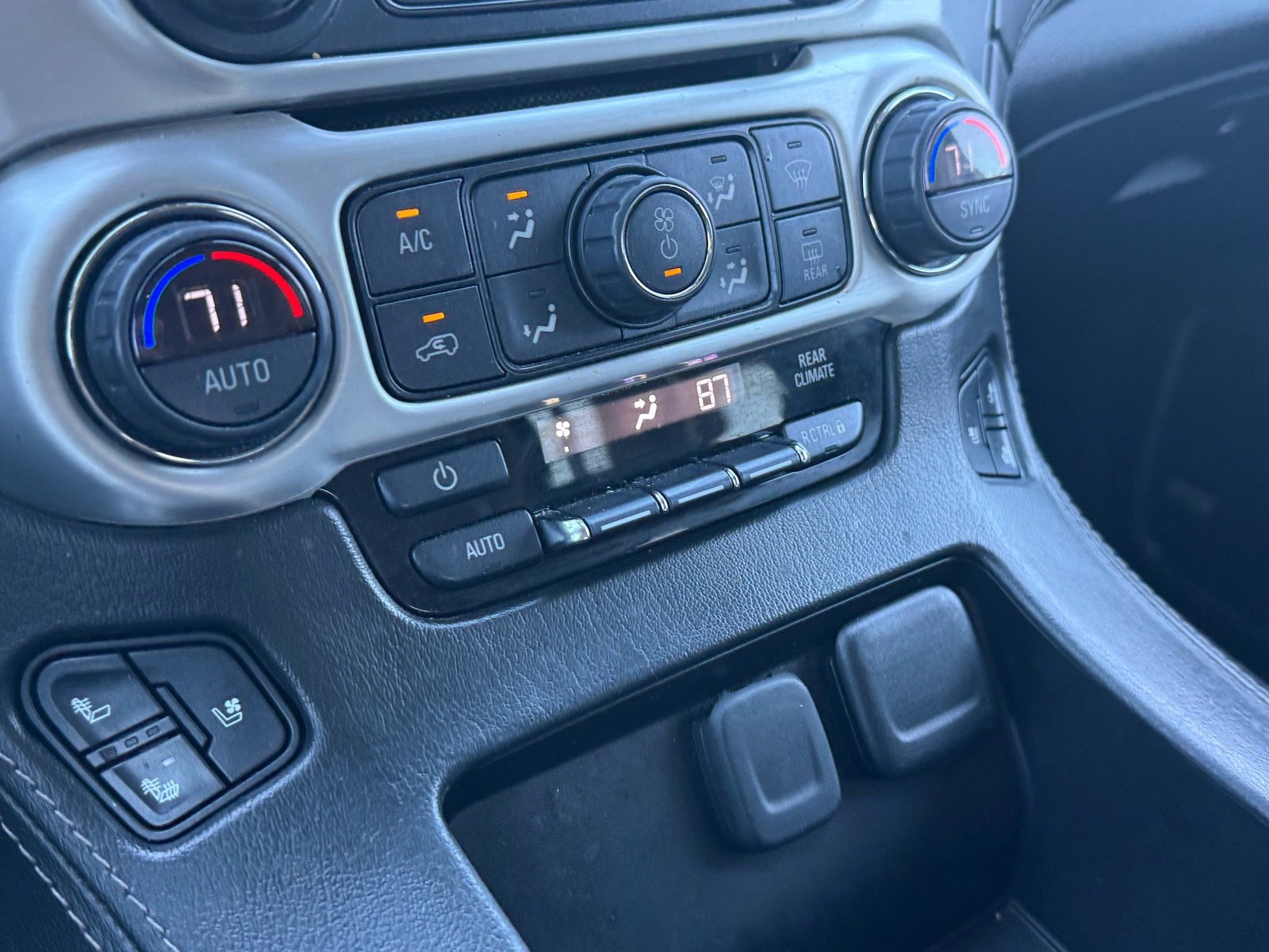 Used 2018 GMC Yukon SLT w/ Open Road Package image 22