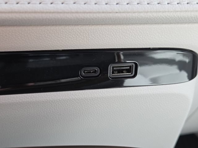 New 2026 Buick Enclave Avenir w/ Super Cruise Package FWD image 9
