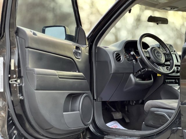 Used 2014 Jeep Patriot Latitude w/ Sun/Sound Group image 9