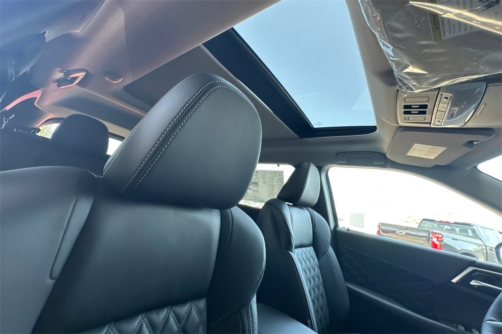 New 2025 Mitsubishi Outlander SEL image 18
