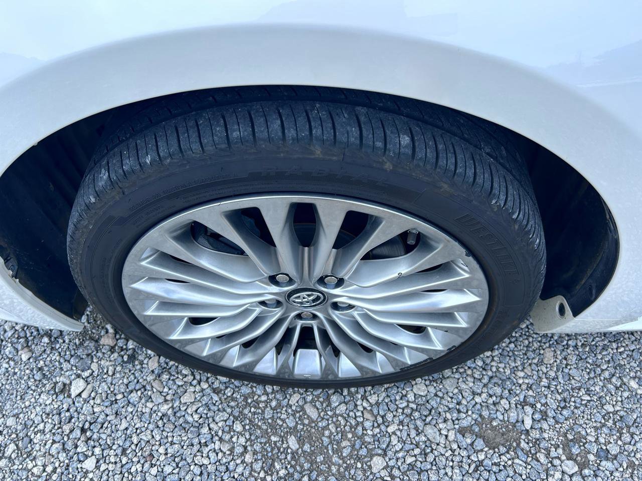 Used 2018 Toyota Avalon Limited FWD image 22