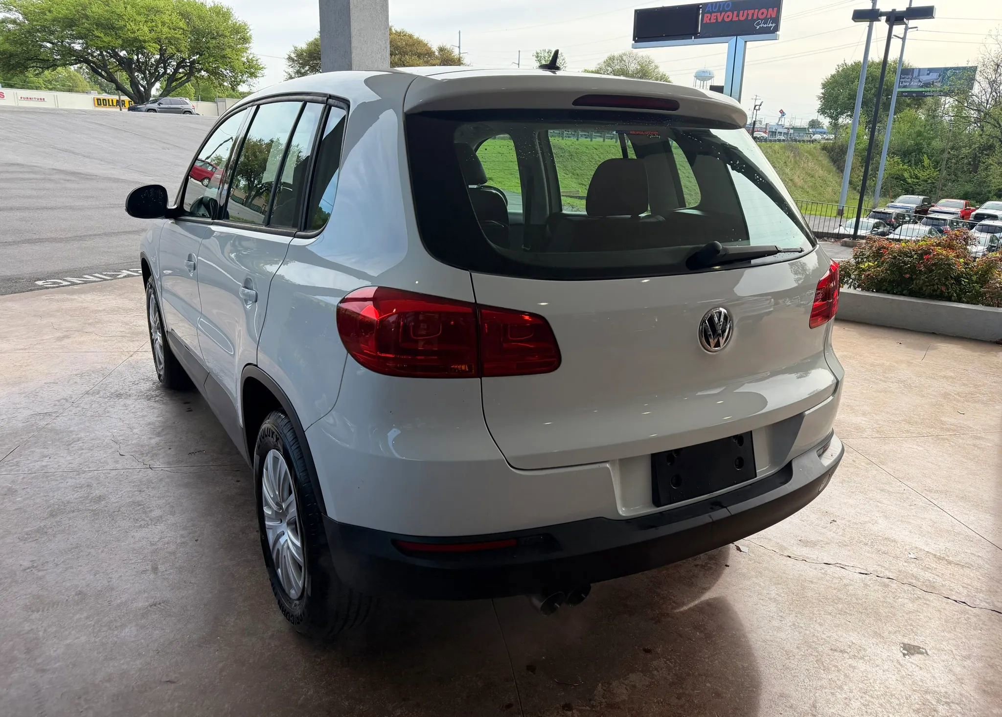 Used 2017 Volkswagen Tiguan Limited image 4