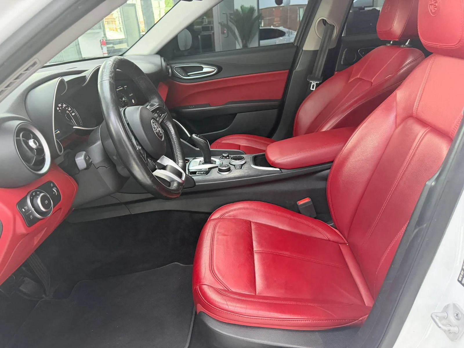 Used 2020 Alfa Romeo Giulia AWD w/ Nero Edizione image 4