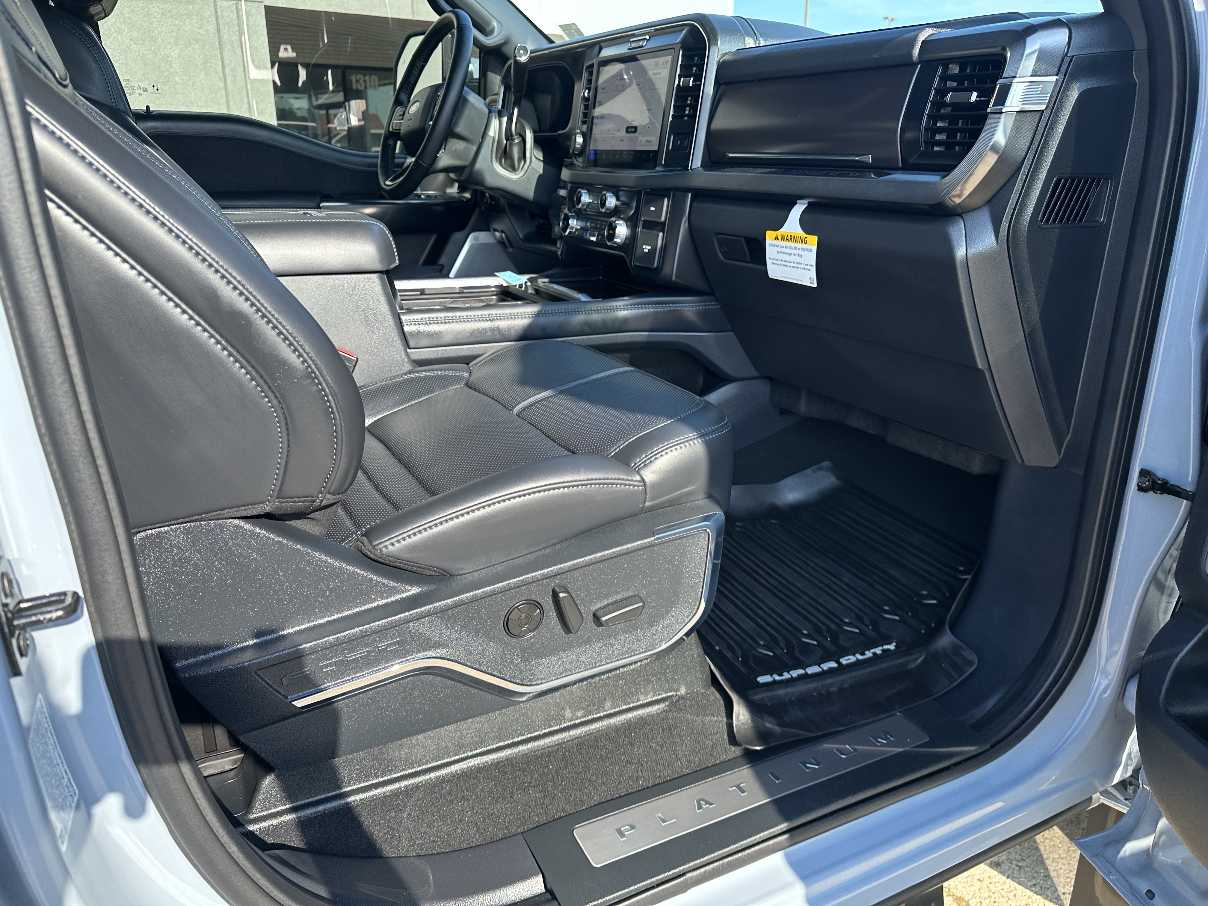 Used 2026 Ford F450 Platinum w/ FX4 Off-Road Package AWD/4WD image 3