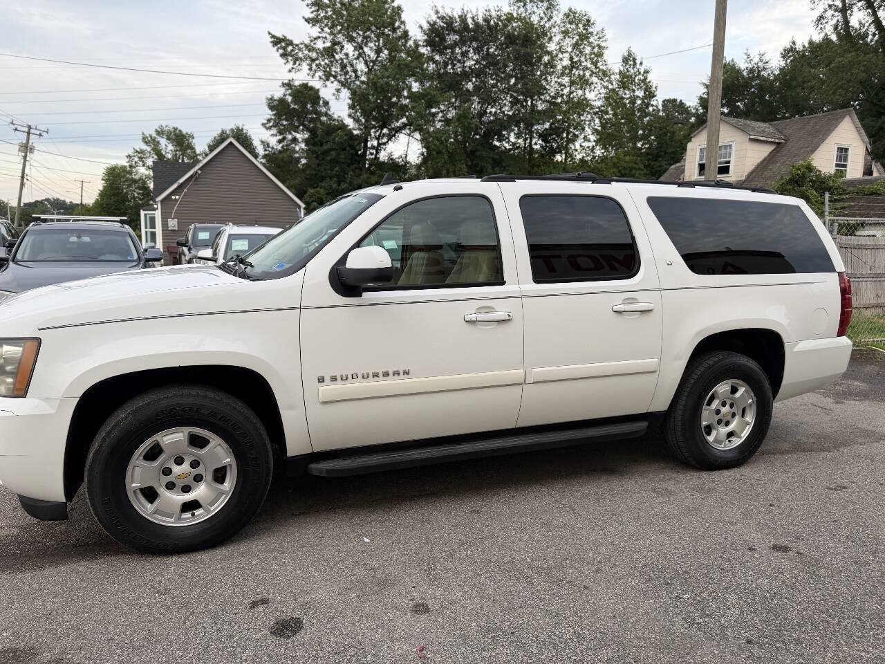 Used 2009 Chevrolet Suburban LT w/ Luxury Package RWD image 4