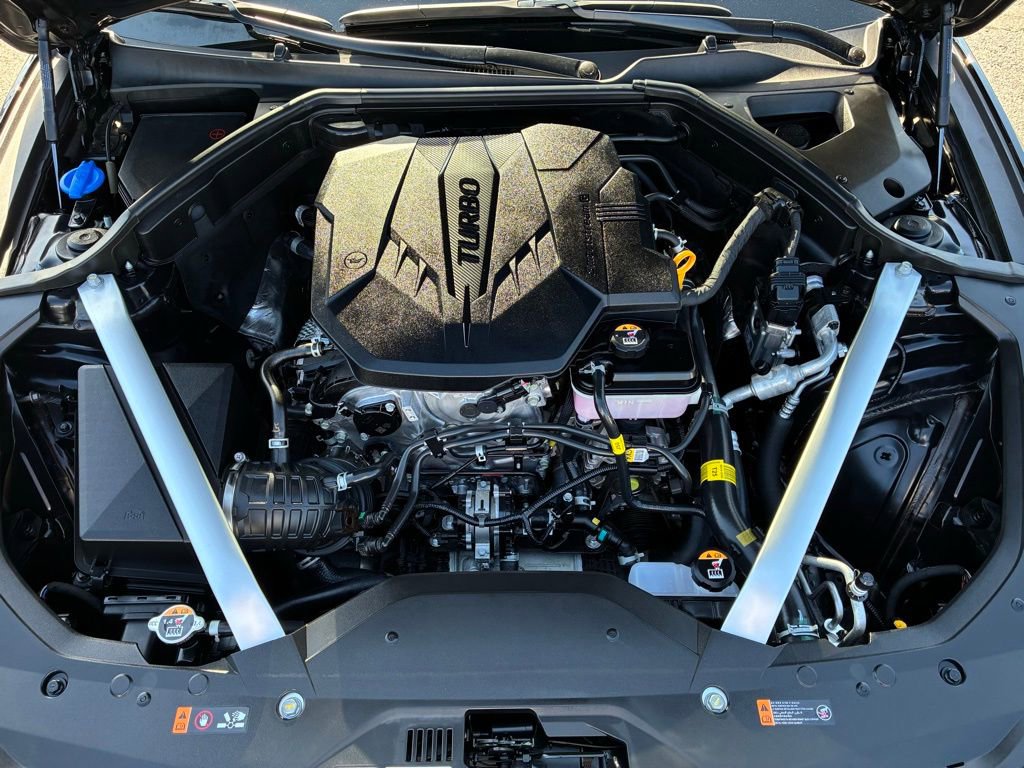 Used 2025 Genesis G70 2.5T image 10