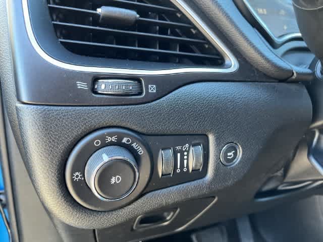 Used 2019 Jeep Cherokee Trailhawk w/ Comfort/Convenience Group AWD/4WD image 37