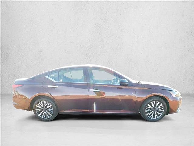 Used 2025 Nissan Altima 2.5 SV FWD image 7