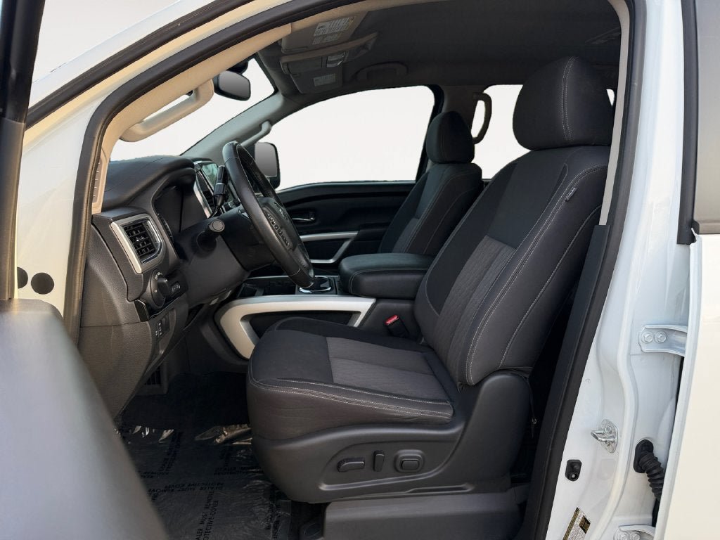 Used 2021 Nissan Titan SV w/ SV Convenience Package RWD image 7